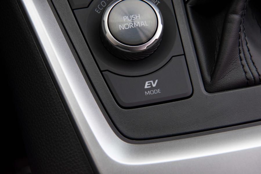 Детали интерьера Toyota RAV4 XSE Hybrid 2018 года  (NA) (фото 69 из 71)